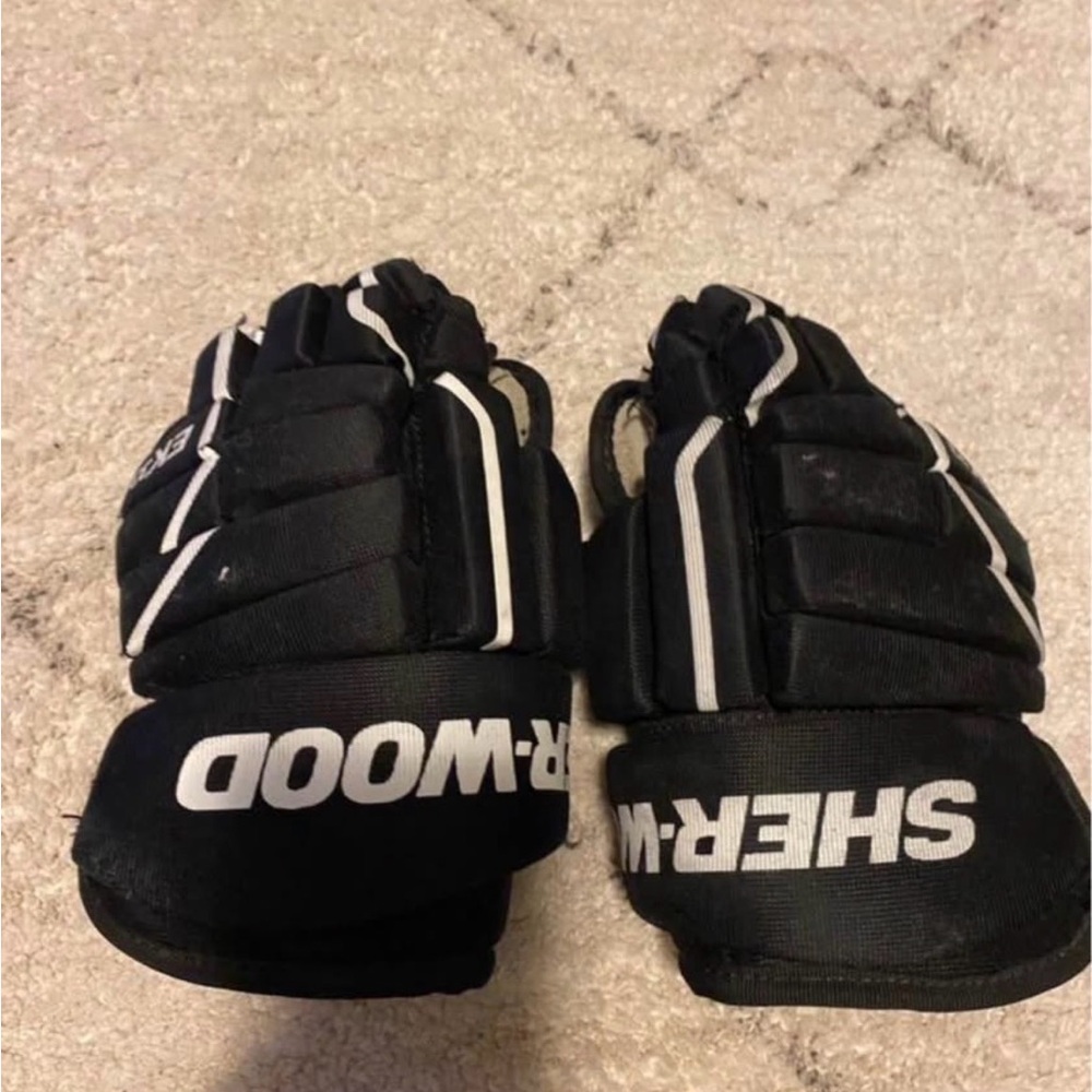 Sherwood Black Hockey Gloves